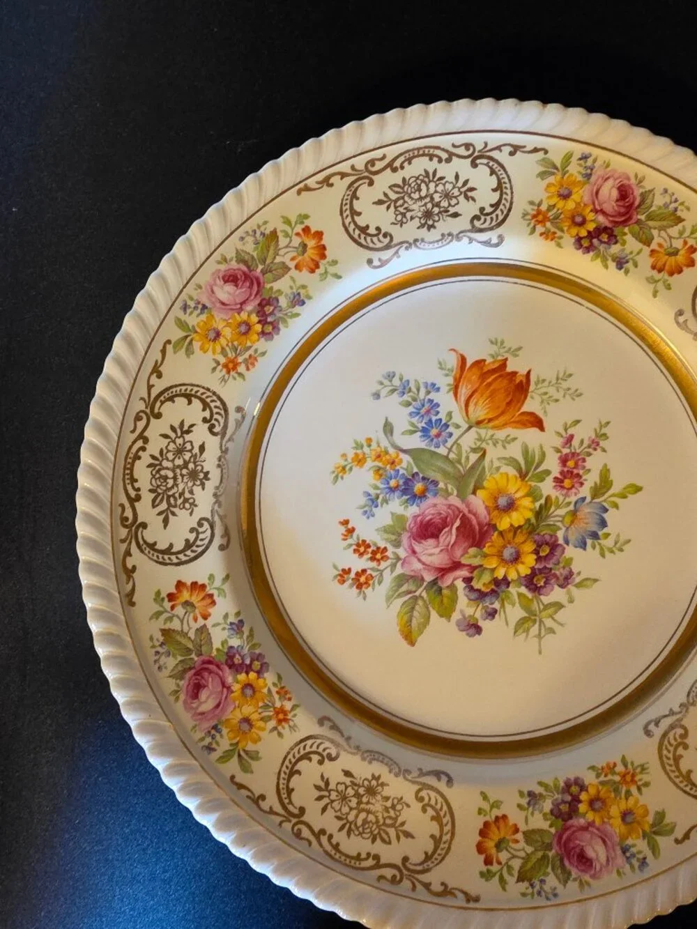 JOHNSON BROS BELFORD OLD ENGLISH~FLOWERS~GOLD~DINNER PLATE